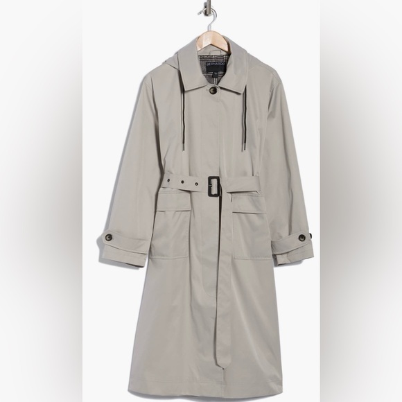 Bernardo Jackets & Blazers - Bernardo Hooded Functional Raincoat
In: Ash